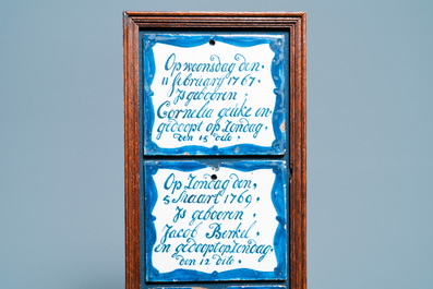Quatre carreaux comm&eacute;moratifs dat&eacute;s en fa&iuml;ence de Delft en bleu et blanc, Aalmis, Rotterdam, 18&egrave;me