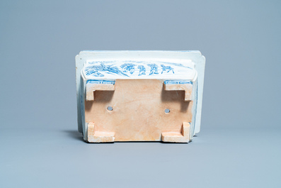 A Chinese blue and white rectangular jardini&egrave;re, Kangxi/Yongzheng