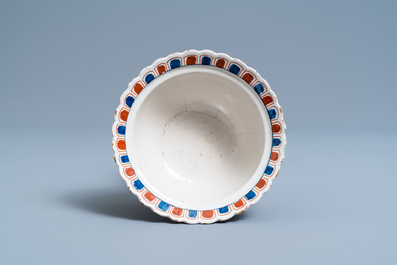 A Dutch Delft cashmere palette tripod bowl, 1st quarter 18th C.