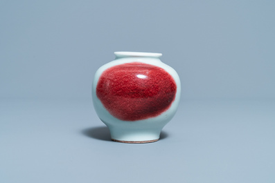 Un vase en porclaine de Chine &agrave; &eacute;mail flamb&eacute;, 19/20&egrave;me