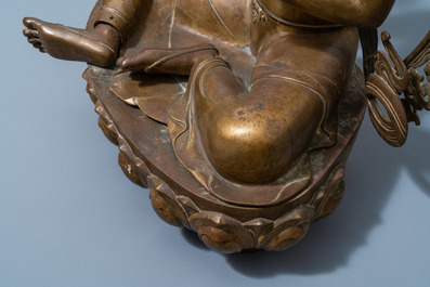 Une tr&egrave;s grande figure de la Tara Blanche en bronze, N&eacute;pal, 19&egrave;me