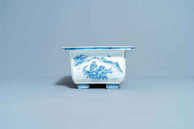 Een Chinese rechthoekige blauw-witte jardini&egrave;re, Kangxi/Yongzheng