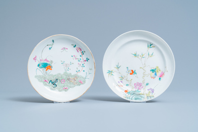 Quatre assiettes en porcelaine de Chine famille rose dont trois marque et &eacute;poque de Guangxu