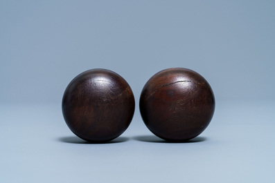 A pair of Chinese blue and white tea caddies and a goblet, Kangxi