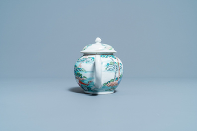 Une th&eacute;i&egrave;re en porcelaine de Chine famille rose &agrave; sujet &eacute;rotique, Yongzheng