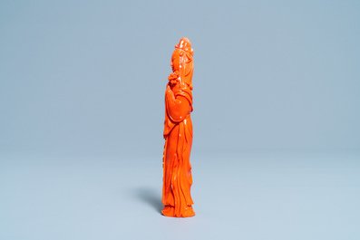 Une figure d'une femme en corail rouge sculpt&eacute;, Chine, 19/20&egrave;me