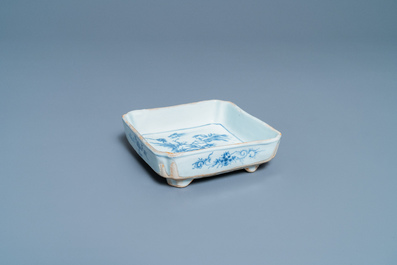 A square Chinese blue and white ko-sometsuke bowl on four feet for the Japanese market, Tianqi/Chongzhen
