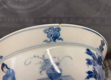 Twee Chinese blauw-witte kommen, Kangxi