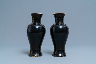 A pair of Chinese monochrome mirror black vases, 19th C.