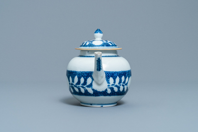 A Chinese blue and white teapot with underglaze design, Yongzheng/Qianlong