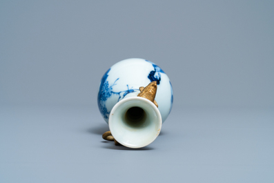 Een Chinese blauw-witte vaas met vergulde olifantenoren, Kangxi