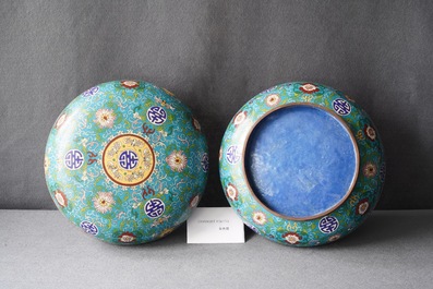 A round Chinese cloisonn&eacute; box and cover, 19th C.