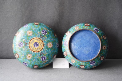 A round Chinese cloisonn&eacute; box and cover, 19th C.
