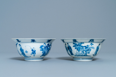 Twee Chinese blauw-witte kommen, Kangxi