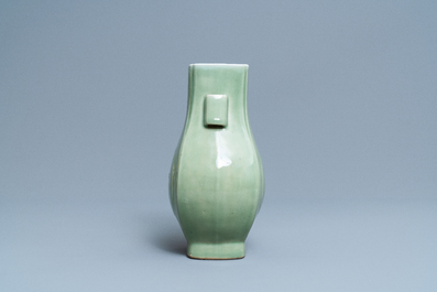 Een Chinese monochrome celadon 'fanghu' vaas, Qianlong merk en periode