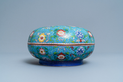 A round Chinese cloisonn&eacute; box and cover, 19th C.
