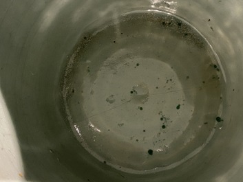 Un vase couvert en porcelaine de Chine wucai, &eacute;poque Transition