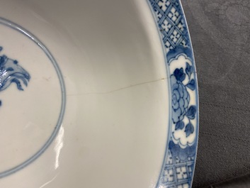 Twee Chinese blauw-witte kommen, Kangxi