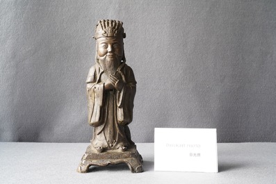 Een Chinese bronzen figuur van Wenchang Wang met inscriptie, Qing