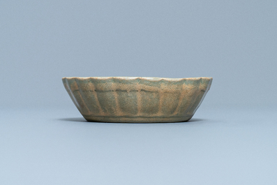 Un lave-pinceaux en porcelaine de Chine c&eacute;ladon de Longquan, Yuan