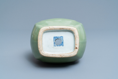 Een Chinese monochrome celadon 'fanghu' vaas, Qianlong merk en periode