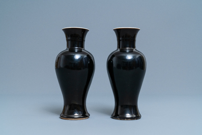 A pair of Chinese monochrome mirror black vases, 19th C.
