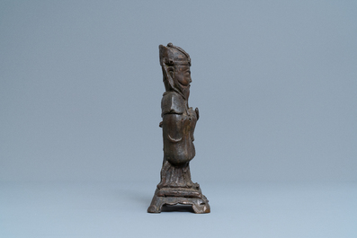 Een Chinese bronzen figuur van Wenchang Wang met inscriptie, Qing