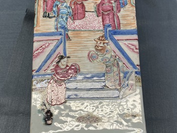 Een vierkante Chinese famille rose vaas, 19e eeuw