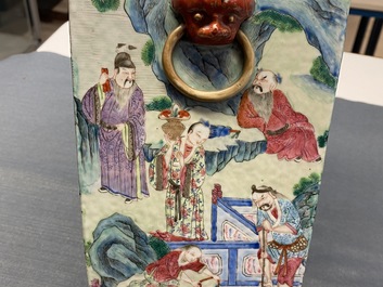 Een vierkante Chinese famille rose vaas met onsterfelijken, 19e eeuw