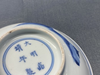 Een fijn Chinees blauw-wit 'Xi Xiang Ji' bord met een tempelsc&egrave;ne, Jiajing merk, Kangxi