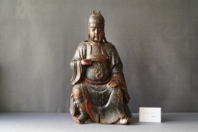 Een grote Chinese gelakte houten figuur van Guandi, Kangxi