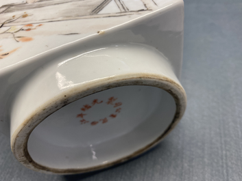 Un vase de forme 'cong' en porcelaine de Chine qianjiang cai, 19/20&egrave;me