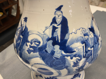 Een Chinese blauw-witte peervormige vaas met onsterfelijken, Kangxi