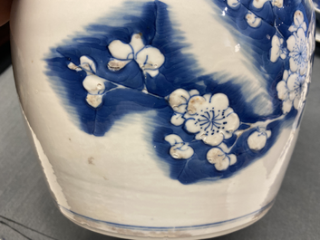 Un bol en porcelaine de Chine en bleu, blanc et rouge de cuivre, Kangxi