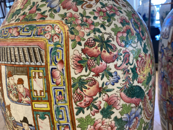 Une paire de vases de taille exceptionelle en porcelaine de Chine famille rose, 19&egrave;me