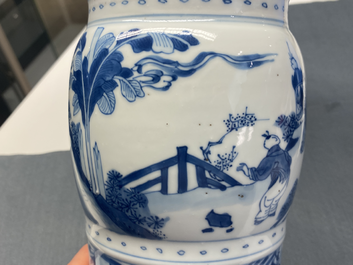 Een Chinese blauw-witte 'gu' vaas met figuratief decor, Kangxi
