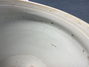 Un bol en porcelaine de Chine en bleu, blanc et rouge de cuivre, Kangxi