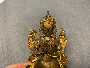 Une figure de Bouddha en bronze dor&eacute; et incrust&eacute;, Chine, 18/19&egrave;me