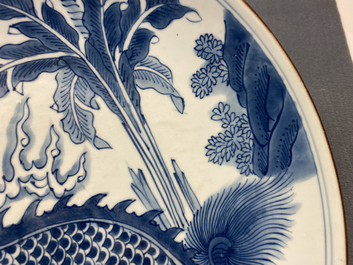 Un plat en porcelaine de Chine en bleu et blanc &agrave; d&eacute;cor d'un qilin, marque Yu Tang Jia Qi, Shunzhi