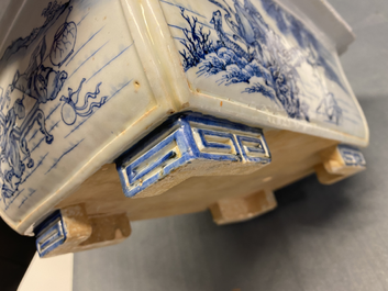 A Chinese blue and white rectangular jardini&egrave;re, Kangxi/Yongzheng