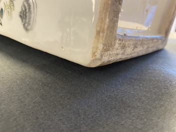 Un vase de forme carr&eacute;e en porcelaine de Chine qianjiang cai, 19&egrave;me