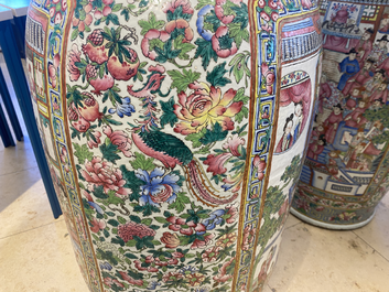 Une paire de vases de taille exceptionelle en porcelaine de Chine famille rose, 19&egrave;me
