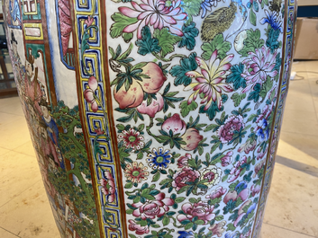 Une paire de vases de taille exceptionelle en porcelaine de Chine famille rose, 19&egrave;me