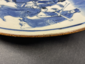 Un plat en porcelaine de Chine en bleu et blanc &agrave; d&eacute;cor d'immortels, marque Yu Tang Jia Qi, Shunzhi