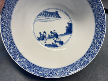 Un bol en porcelaine de Chine en bleu et blanc &agrave; d&eacute;cor de sc&egrave;nes du 'Xi Xiang Ji', marque et &eacute;poque de Kangxi