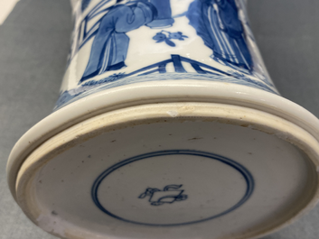 Een Chinese blauw-witte 'gu' vaas met figuratief decor, Kangxi