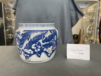 Un bol en porcelaine de Chine en bleu, blanc et rouge de cuivre, Kangxi