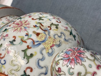 Een Chinese famille rose 'bajixiang' driepotige wierookbrander, Daoguang merk en periode