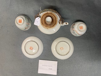 A Chinese qianjiang cai teapot and two cups and saucers, 19/20th C.