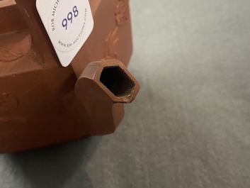 Une th&eacute;i&egrave;re couverte en gr&egrave;s de Yixing, Kangxi